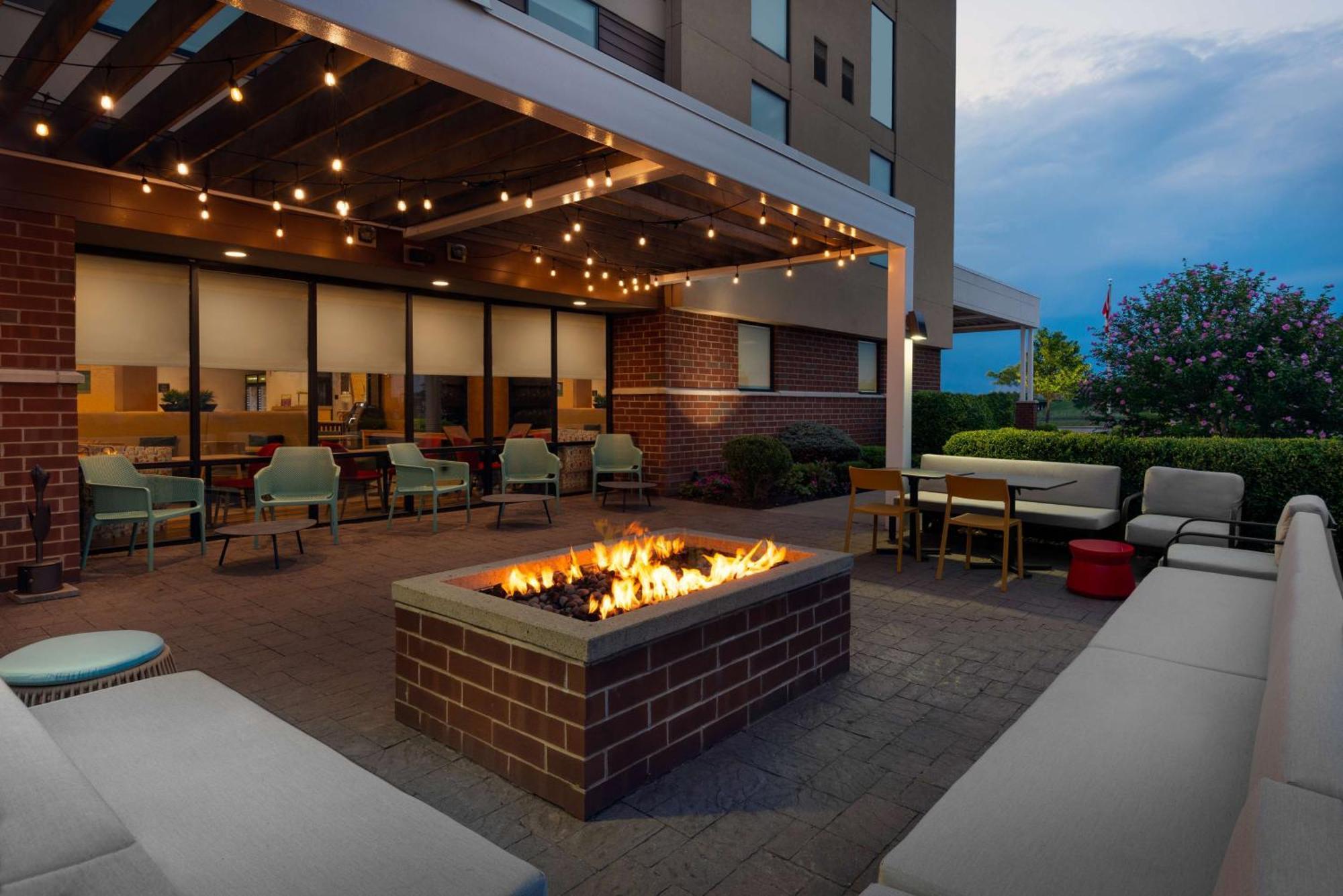 Home2 Suites By Hilton Buffalo Airport/ Galleria Mall Чиктовага Экстерьер фото