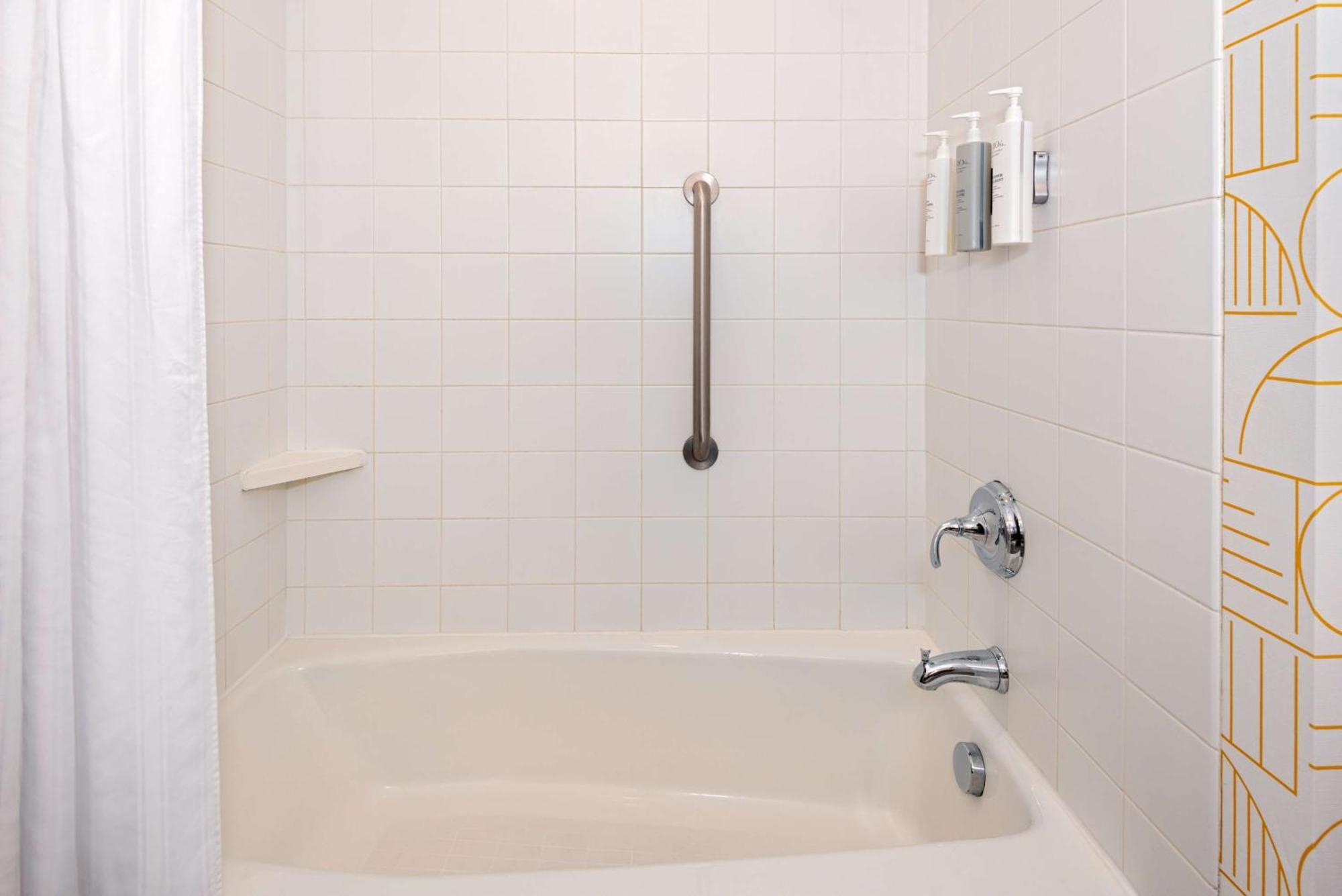 Home2 Suites By Hilton Buffalo Airport/ Galleria Mall Чиктовага Экстерьер фото